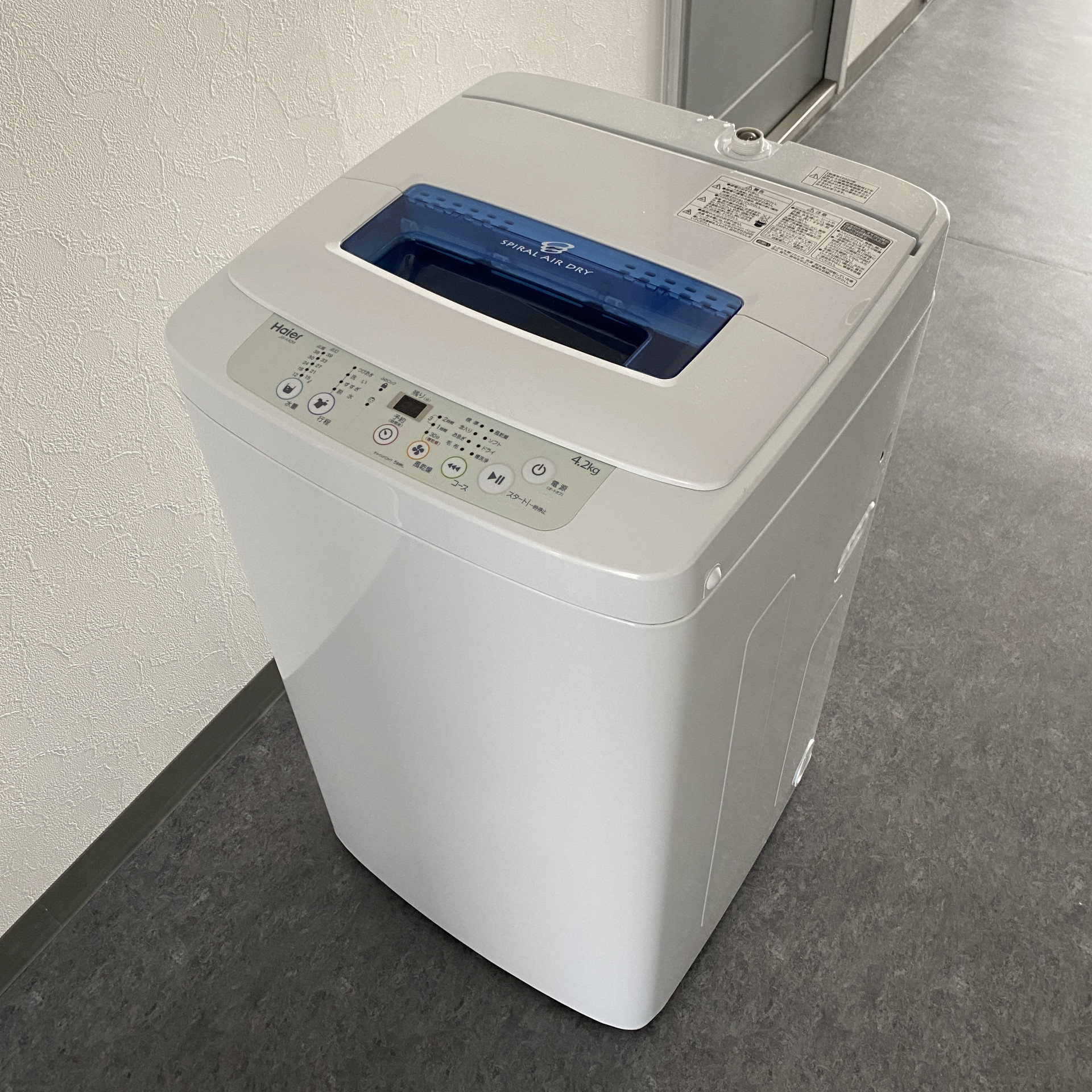 大阪府高槻市にてAQUA 2ドア 冷蔵庫 AQR-13Jとハイアール 4.2kg 洗濯機 JW-K42Mの出張買取を致しました！